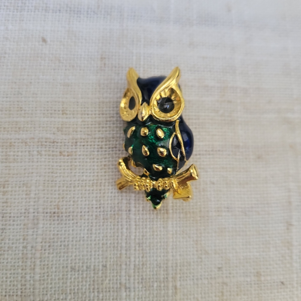 Vintage Enamel owl brooch